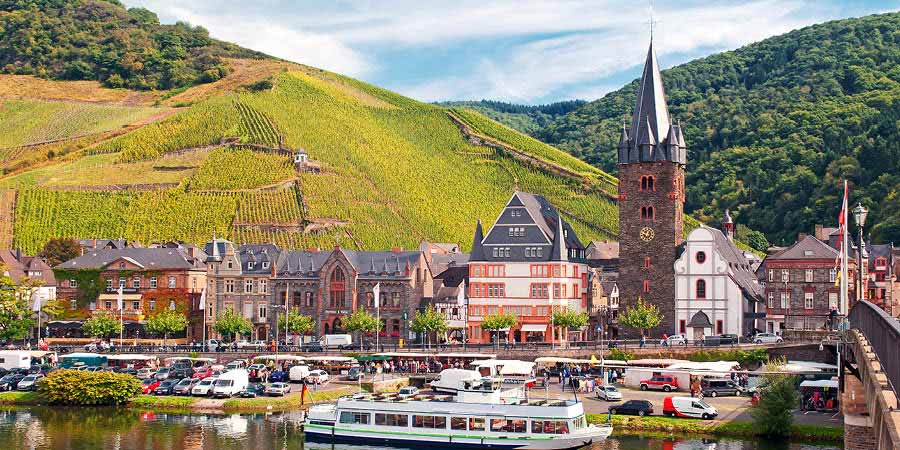 Enjoying a tour and wine-tasting in Bernkastel-Kues